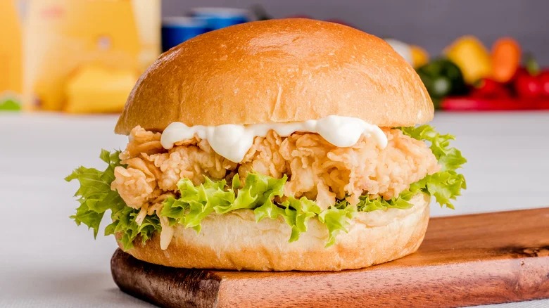 26 Best Toppings To Add To Your Chicken Sandwich
